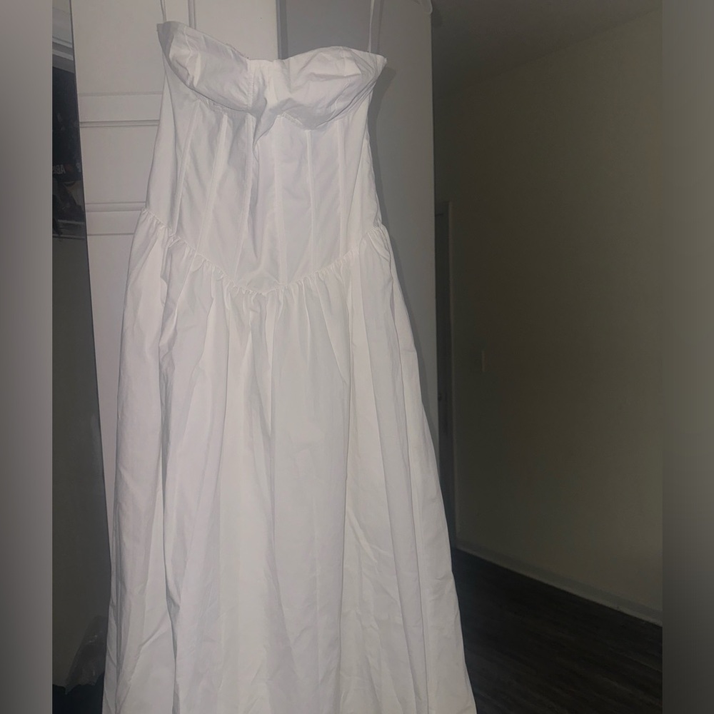 Elegant White Strapless Dress